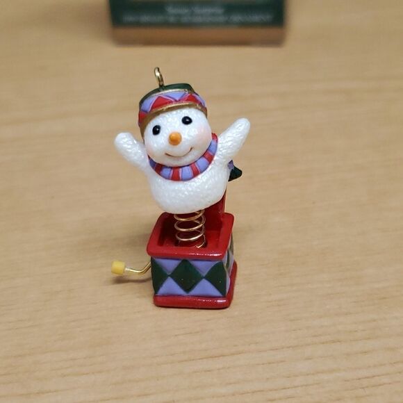 4 hallmark miniature Santa/snowman ornaments - Picture 6 of 16